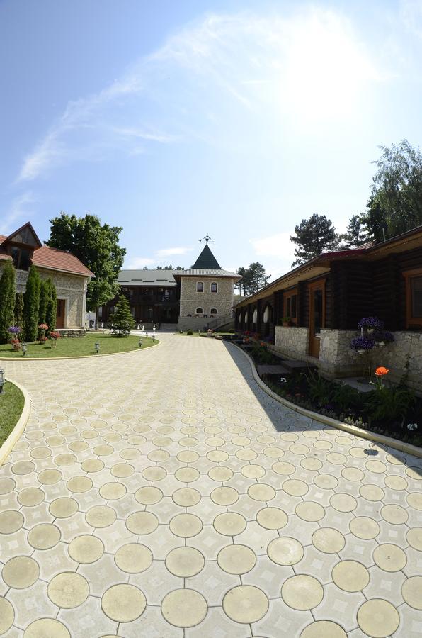 Curtea Boierului Hotel Peresecina Экстерьер фото