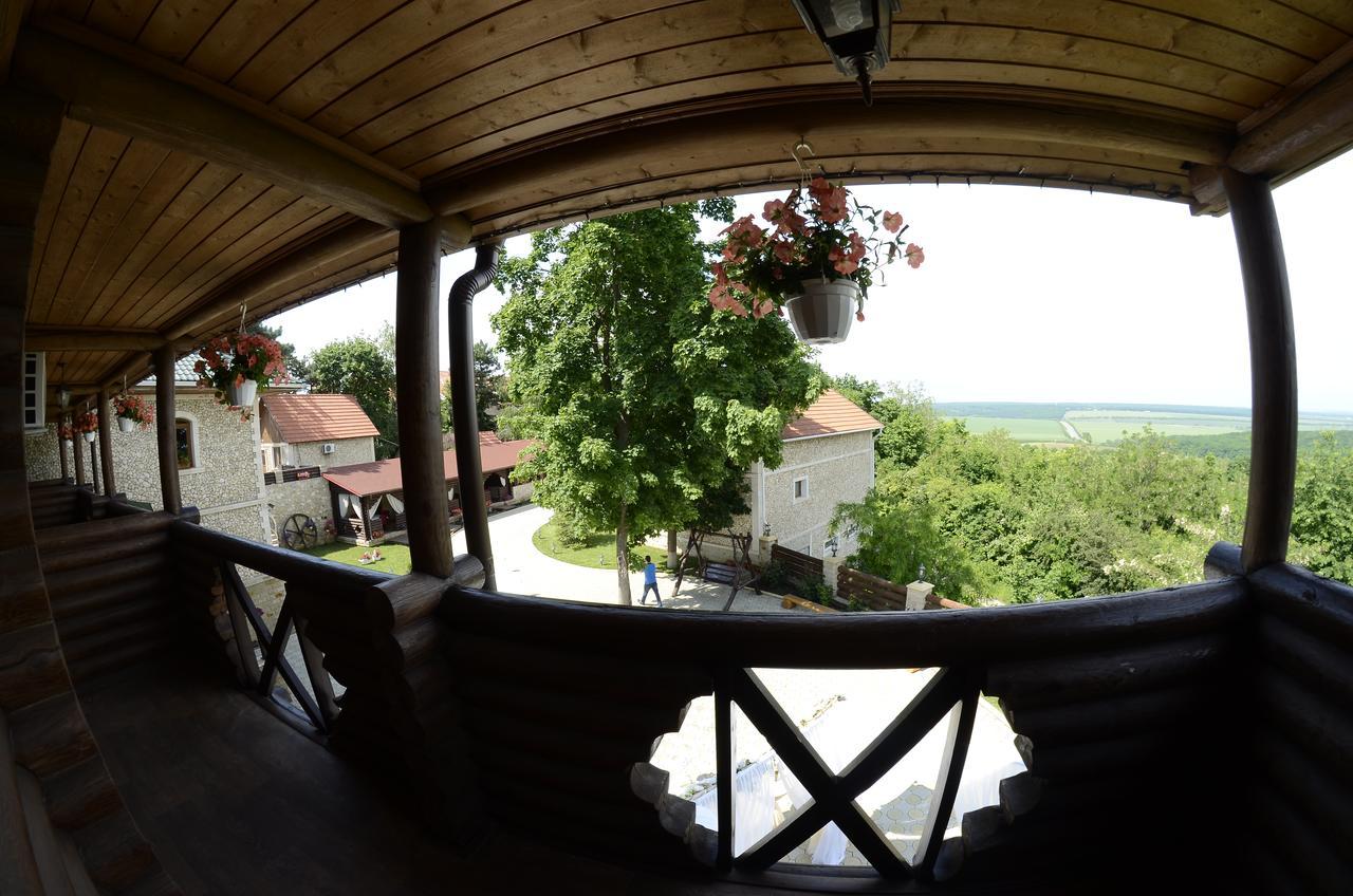 Curtea Boierului Hotel Peresecina Экстерьер фото