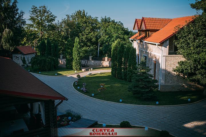 Curtea Boierului Hotel Peresecina Экстерьер фото