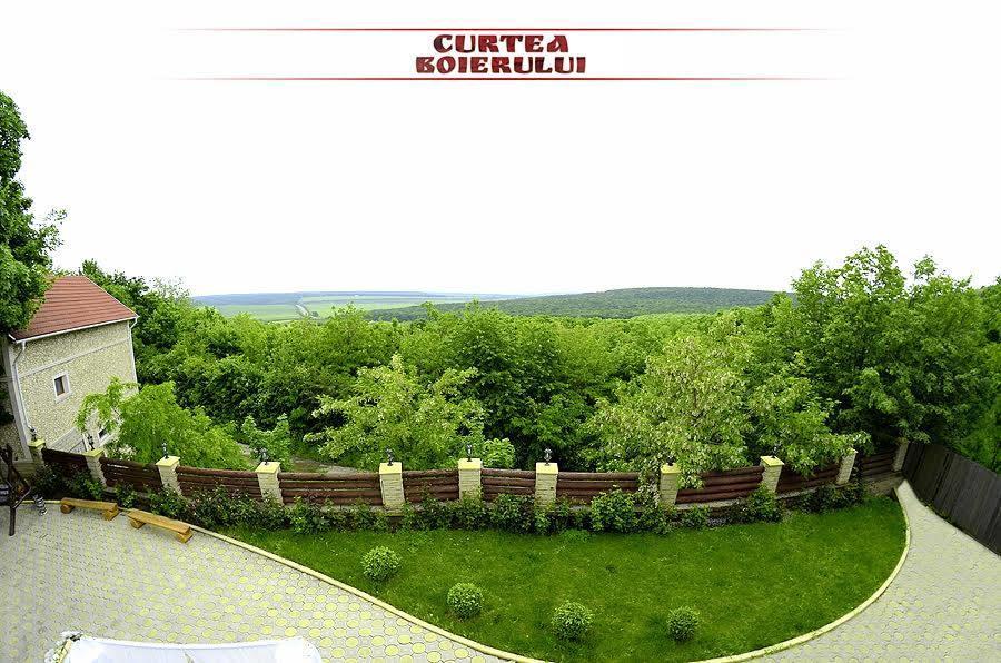 Curtea Boierului Hotel Peresecina Экстерьер фото